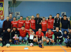 В упорной борьбе «Олимп» стал победителем рождественского турнира по мини-футболу