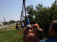 В Морозовском районе на электропроводах нашли мертвого монтажника