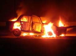 В Волгодонске подожгли ВАЗ-2107 и повредили иномарку