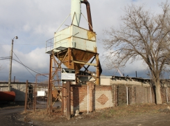 В Волгодонске на территории столярного цеха произошел пожар