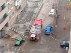 Микропожар удалось ликвидировать пожарным в доме на проспекте Строителей