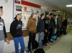 В Волгодонске первые новобранцы весеннего призыва 2018 года ушли в армию