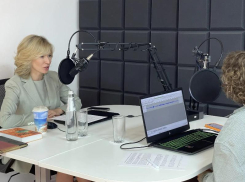 «Мы — то, что мы читаем»: Екатерина Стенякина рассказала о своих литературных традициях в подкасте для Волгодонской библиотеки