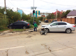 В Волгодонске на улице Главной в Старосоленом «Ситроен» столкнулся с «Тойотой»