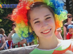 В Волгодонске с песнями и танцами открыли обновленный сквер «Дружба»