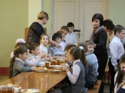 Скандальные договоры на поставку школьного питания расторгли в Волгодонске
