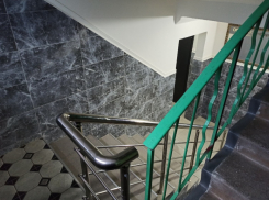 С подъездом из «мрамора», но без холодной воды на последних этажах: чем может удивить МКД в Волгодонске