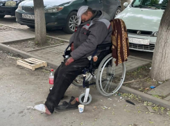 «Руки и ноги гниют, он в фекалиях»: волгодонцы не знают, чем помочь бомжу