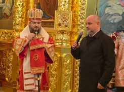 Дмитрий Вельможко встретил Пасху в кафедральном соборе вместе с горожанами