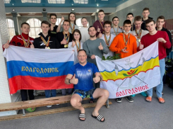 Второе командное место с 56 медалями заняли волгодонские пловцы на соревнованиях в Шахтах