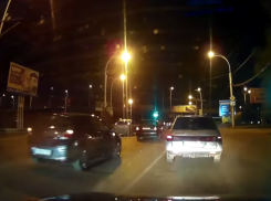 «Два километра, три ДТП» - ВИДЕО, снятое на улицах Волгодонска, разместил удивленный автомобилист