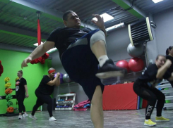 После голосования участники «Сбросить лишнее» выплеснули гнев на тренировке по тайскому боксу