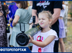  Школа уже близко: как дети Волгодонска попрощались с летними каникулами в компании с  веселой козой и гранатометом 