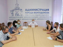 «Судьба тополиной рощи решится в суде»: власти встретились с протестующими против вырубки деревьев ради «Пятерочки» на улице Ленина