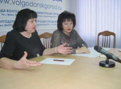 «Проводить с ребенком свободное время? А когда жить?» - Нина Белан рассказала о трудностях общения с родителями волгодонских школьников