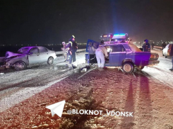 Гигантскую пробку образовало жуткое ДТП на трассе Цимлянск-Волгодонск