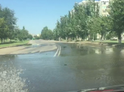 Улицу Карла Маркса затопило из-за очередного порыва на сетях водоснабжения