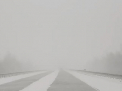 Сильнейшая снежная буря разбушевалась на цимлянской трассе 