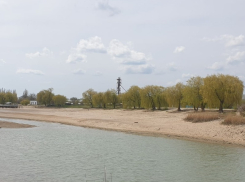 Летом на городском пляже разрешили купаться с 8 утра до 8 вечера 