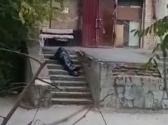 Черный пакет размером с человеческое тело на ступенях морга взбудоражил жителя Волгодонска 