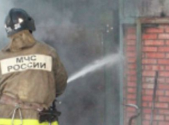 Два человека потушили пожар в Мартыновском районе