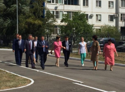 Замгубернатора Сергей Бондарев и министр здравоохранения Татьяна Быковская прибыли в Волгодонск