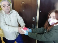 Пожилые волгодонцы, нуждающиеся в продуктах, могут обратиться за помощью к волонтерам