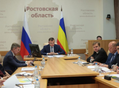 Юрий Слюсарь потребовал быстрее строить детские площадки в Ростовской области 