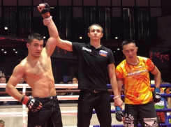 Победой завершился третий профессиональный бой в смешанных единоборствах экс-волгодонца Антона Половинкина