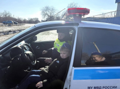 Детям из школы №15 показали  устройство патрульного автомобиля ГАИ