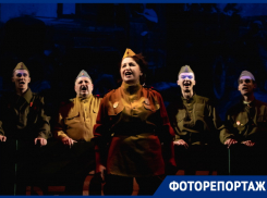 Никто не забыт, ничто не забыто: дети войны по достоинству оценили спектакль волгодонского театра