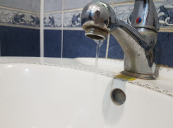 Горячую воду жителям старой части Волгодонска своевременно не включили