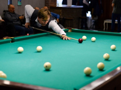 В Волгодонске в присутствии чемпиона мира атомщики сыграли в бильярд