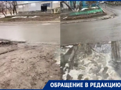 «Надоела непролазная грязь»: волгодонец пожаловался на невозможность пройти к тротуару в квартале В-9