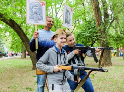 Волгодонцы смогли увидеть и потрогать макеты оружия времен Великой Отечественной войны 