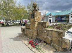 Волгодонцы почтили память Героя России Сергея Молодова