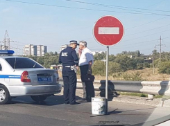 Установка «кирпича» на мосту привела к масштабным заторам в Волгодонске