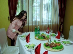 Известная парочка из Волгодонска отведала европейской кухни «на халяву»