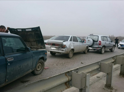 Три машины попали в ДТП на въезде в Волгодонск из-за дорожной техники