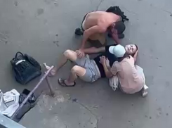 Неосторожный электрик сорвался со второго этажа МКД в Волгодонске, когда чинил уличное освещение