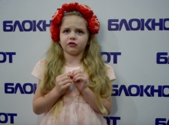 Виктория Шкандыба поздравляет своего любимого папулю с Днем защитника Отечества