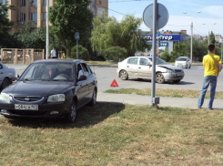 В Волгодонске на перекрестке Гагарина и Энтузиастов столкнулись «Hyundai» и «Opel»