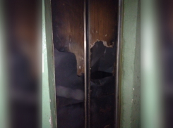 Волгодонцев заставляют платить за сгоревший дотла лифт