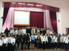 «Не гони, как угорелый»: волгодонских школьников и студентов предостерегли от лихачества на самокатах и мотоциклах