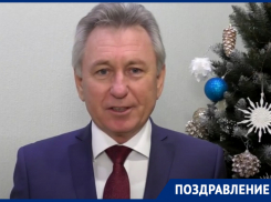 Глава администрации Виктор Мельников поздравил волгодонцев с наступающим Новым годом 