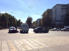 На улице Черникова столкнулись две «Кии», - очевидец