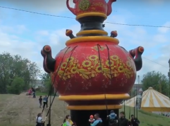 Гигантский надувной чайник и американские горки – как детвора встретила Первомай в Волгодонске