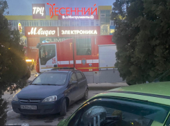 Волгодонцев эвакуируют из ТРЦ на Весенней