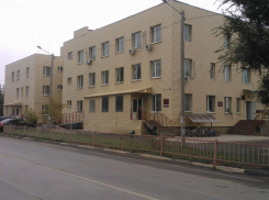 В Дубовском районе нашли деньги на больничный пищеблок, но закрыли роддом