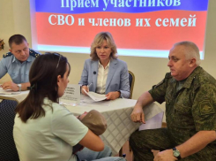 Без бюрократии и волокиты: депутат Госдумы Екатерина Стенякина провела в Волгодонске расширенный приём участников СВО и членов их семей  